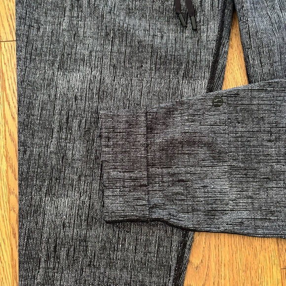 Lululemon Athletica Jet Crop 7/8 length casual Jogger Pant Black Burlap size 4 - Picture 5 of 9